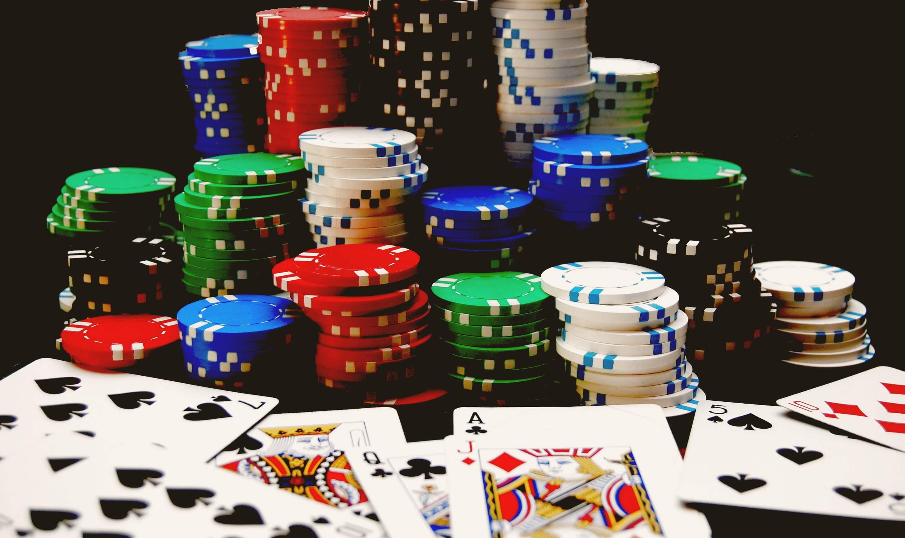Poker Là Gì - Cấu Trúc và Lịch Sử Của Trò Chơi
